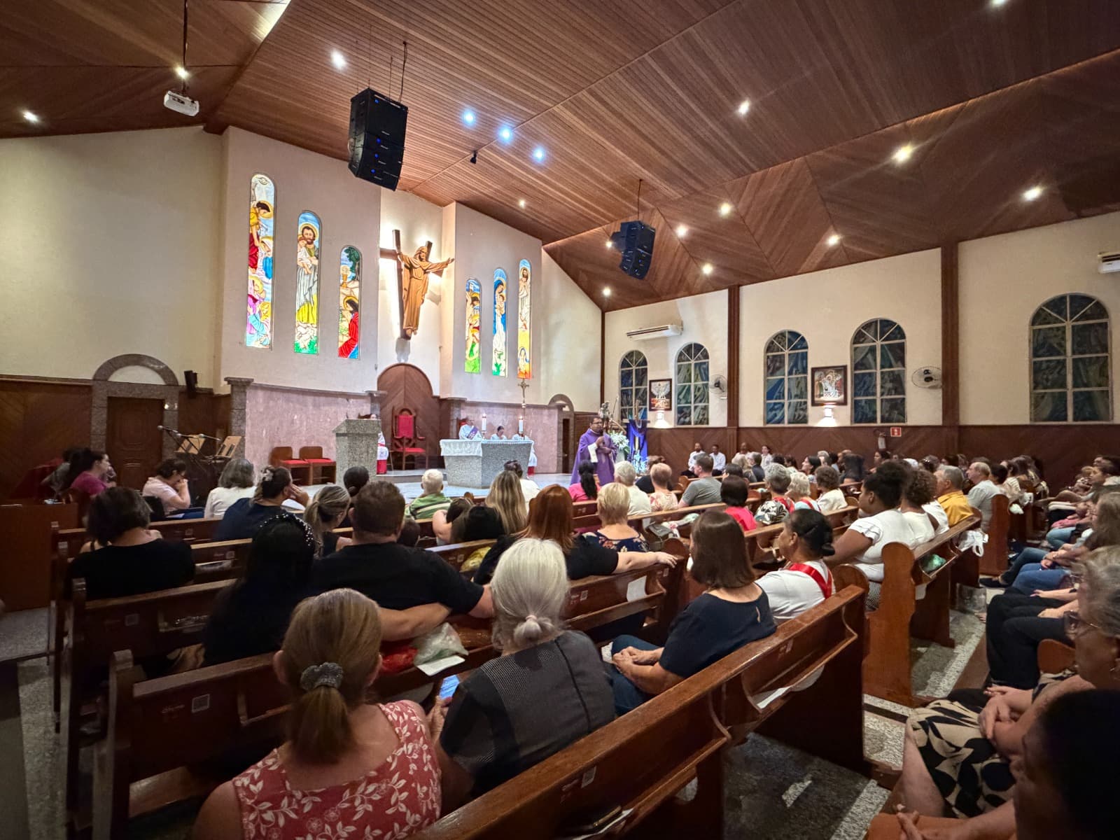 PRIMEIRO DIA DO TRÍDUO REÚNE CENTENAS DE FIÉIS DEVOTOS
